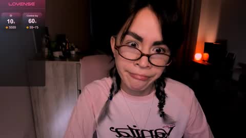 Snapshot of selectrra chatting on 02/19/25, 12:00 selectrra online show from 02/19/25, 12:00