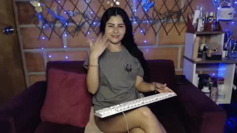 seleena_01 online show from 10/28/25, 10:45