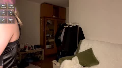 Snapshot of selemine_ chatting on 12/14/25, 06:34 Sophia online show from 12/14/25, 06:34