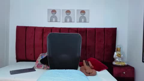 Snapshot of selena_castillo chatting on 11/25/25, 12:27 Selena online show from 11/25/25, 12:27