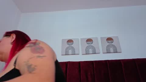 Snapshot of selena_castillo chatting on 12/02/25, 12:10 Selena online show from 12/02/25, 12:10