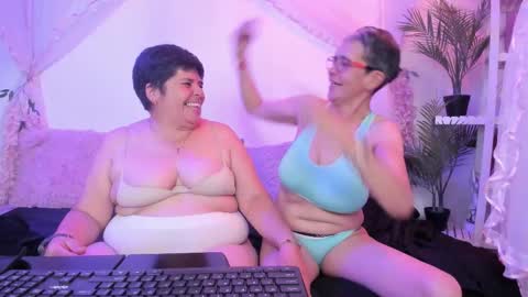 Snapshot of selena_ferreira chatting on 11/08/25, 05:51 Selena online show from 11/08/25, 05:51