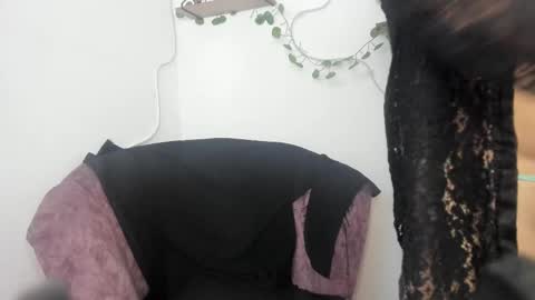 Snapshot of selena_ferreira chatting on 11/15/25, 07:32 Selena online show from 11/15/25, 07:32