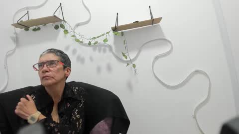 Snapshot of selena_ferreira chatting on 11/18/25, 06:56 Selena online show from 11/18/25, 06:56