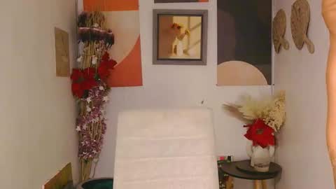 Snapshot of selena_fox2000 chatting on 12/01/25, 12:48 selena_fox2000 online show from 12/01/25, 12:48