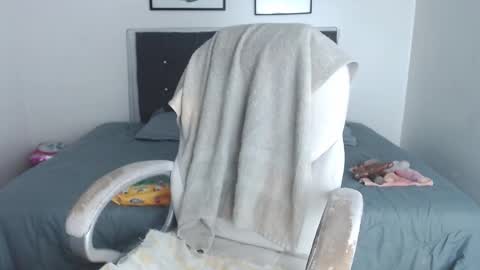 Selena online show from 09/18/25, 05:48