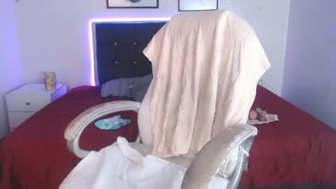 Selena online show from 04/29/26, 05:52