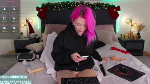 Snapshot of selena_lily chatting on 12/30/24, 01:15 Selena Lily online show from 12/30/24, 01:15