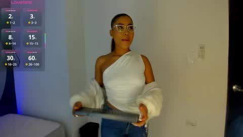 Selena online show from 10/11/25, 12:15