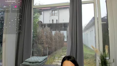 Selena online show from 01/31/25, 10:20