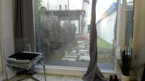 Selena online show from 02/10/25, 01:01