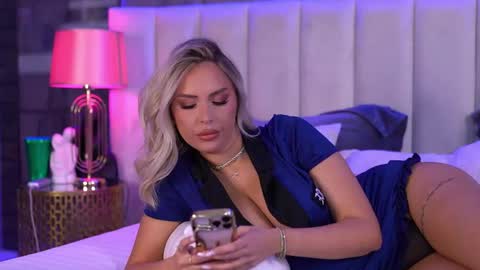 Selena online show from 04/25/26, 07:00