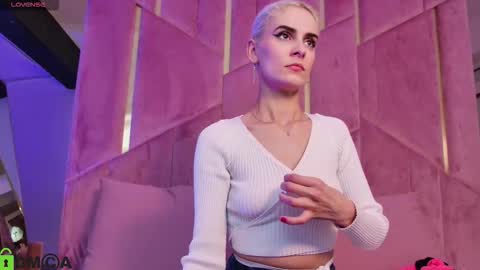 Selena online show from 11/04/25, 04:33