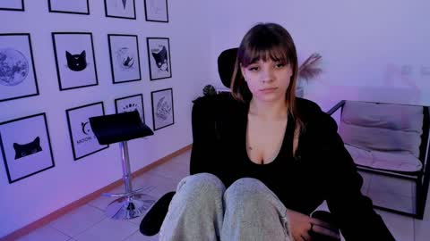 Selena ntmy online show from 01/05/25, 05:09