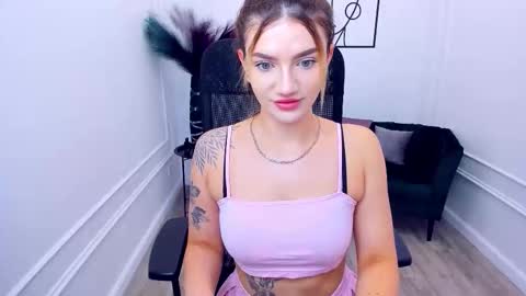 Snapshot of selenaemoore chatting on 09/17/25, 04:58 selenaemoore online show from 09/17/25, 04:58