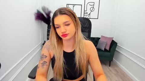 Snapshot of selenaemoore chatting on 10/03/25, 03:36 selenaemoore online show from 10/03/25, 03:36