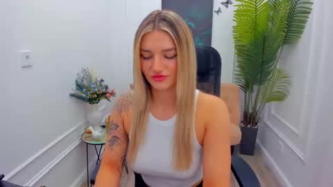 selenaemoore online show from 11/21/25, 04:55