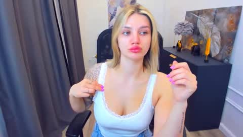 selenaemoore online show from 05/06/26, 03:35