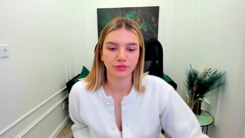 selenaemoore online show from 06/03/26, 03:42