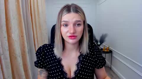 selenaemoore online show from 06/18/26, 03:51