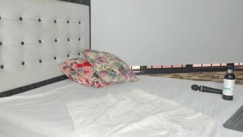  Selena  online show from 02/14/25, 01:29