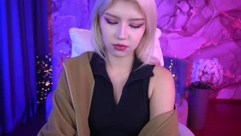 selenairis online show from 10/11/25, 07:40