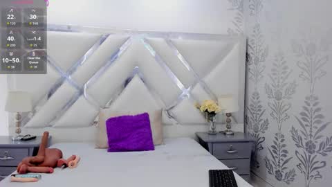 Selena reyess online show from 09/24/25, 08:23