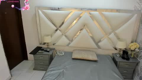 Selena reyess online show from 12/19/25, 12:01