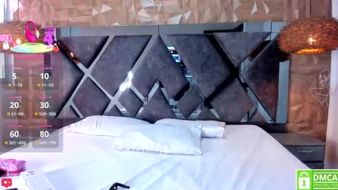 selene__lopez_ online show from 12/14/25, 08:02