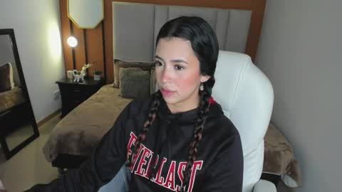 Snapshot of selene_e chatting on 09/24/25, 08:23 Karol. online show from 09/24/25, 08:23