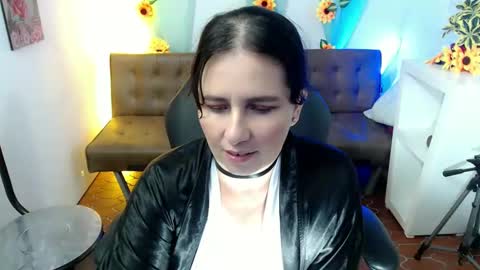 Snapshot of selene_mom chatting on 03/04/25, 02:10 selene online show from 03/04/25, 02:10