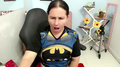 Snapshot of selene_mom chatting on 09/13/25, 01:44 selene online show from 09/13/25, 01:44