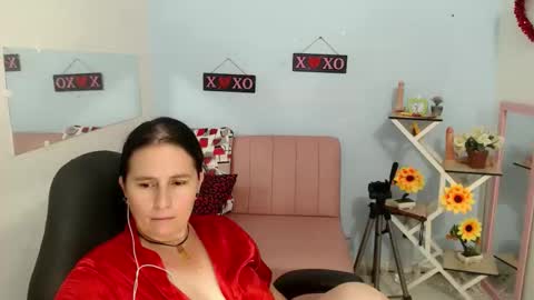 Snapshot of selene_mom chatting on 09/19/25, 07:03 selene online show from 09/19/25, 07:03