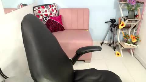 Snapshot of selene_mom chatting on 11/04/25, 03:33 selene online show from 11/04/25, 03:33