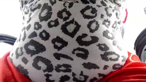 Snapshot of selene_mom chatting on 11/26/25, 05:14 selene online show from 11/26/25, 05:14