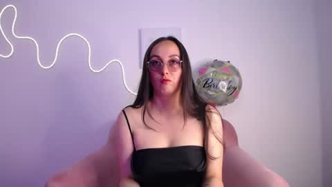 selene_swee online show from 06/18/26, 08:35