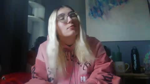 Snapshot of selenebaby chatting on 12/24/24, 06:17 Selene online show from 12/24/24, 06:17