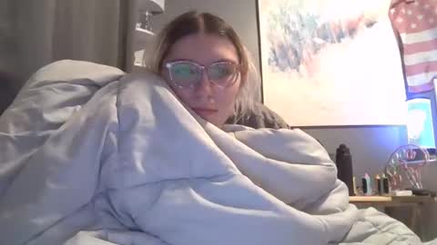 Snapshot of selenebaby chatting on 01/19/25, 06:42 Selene online show from 01/19/25, 06:42