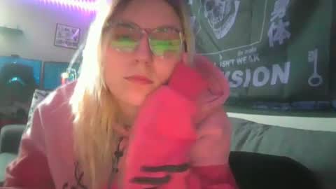 Snapshot of selenebaby chatting on 01/29/25, 05:13 Selene online show from 01/29/25, 05:13