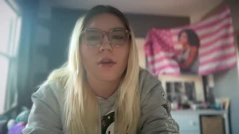 Snapshot of selenebaby chatting on 03/09/25, 10:08 Selene online show from 03/09/25, 10:08