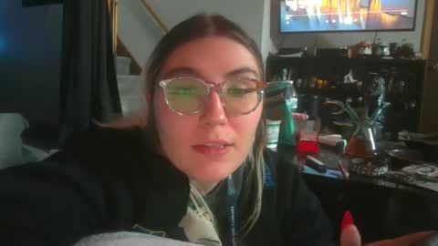 Snapshot of selenebaby chatting on 03/10/25, 05:18 Selene online show from 03/10/25, 05:18