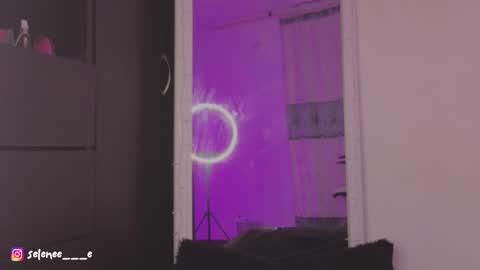 Snapshot of selenee___e chatting on 02/17/25, 05:04 selene online show from 02/17/25, 05:04