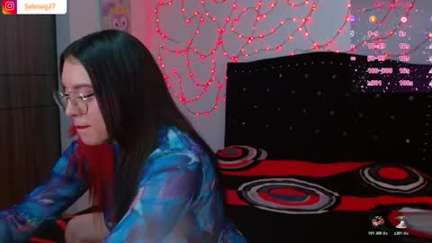 Selene G  online show from 12/05/25, 07:28