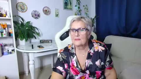 Snapshot of selenna57 chatting on 12/02/25, 06:14 Selenna online show from 12/02/25, 06:14