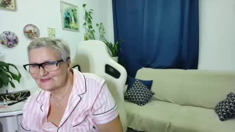 Snapshot of selenna57 chatting on 12/05/25, 08:27 Selenna online show from 12/05/25, 08:27