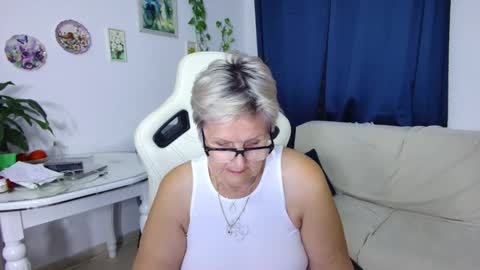 Snapshot of selenna57 chatting on 01/07/26, 06:21 Selenna online show from 01/07/26, 06:21