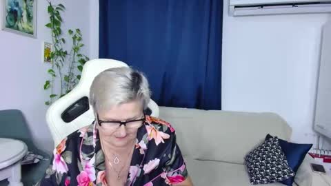 Snapshot of selenna57 chatting on 01/12/26, 06:57 Selenna online show from 01/12/26, 06:57