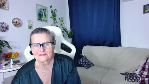 Snapshot of selenna57 chatting on 01/18/26, 06:44 Selenna online show from 01/18/26, 06:44