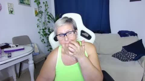 Snapshot of selenna57 chatting on 02/15/26, 06:37 Selenna online show from 02/15/26, 06:37