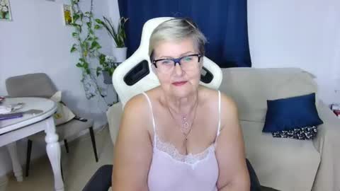 Snapshot of selenna57 chatting on 03/27/26, 06:18 Selenna online show from 03/27/26, 06:18